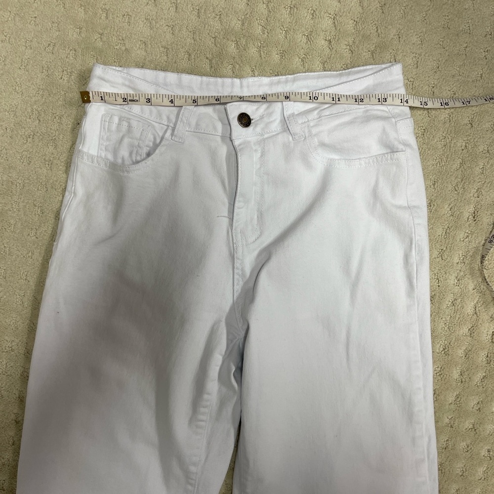 Amazing White Straight-Leg Jeans, Size Small - Picture 4 of 7